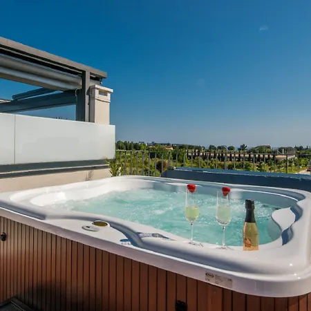 Nyaraló Exquisites Ferienhaus Mit Penthouse-dachterrasse, Whirlpool, Meerblick Novigrad Istria