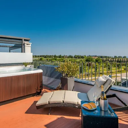 Nyaraló Exquisites Ferienhaus Mit Penthouse-dachterrasse, Whirlpool, Meerblick