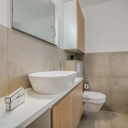 Nyaraló Exquisites Ferienhaus Mit Penthouse-dachterrasse, Whirlpool, Meerblick