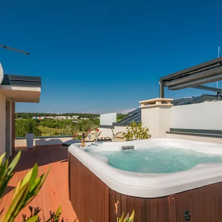 Nyaraló Exquisites Ferienhaus Mit Penthouse-dachterrasse, Whirlpool, Meerblick *
