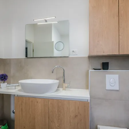Exquisites Ferienhaus Mit Penthouse-dachterrasse, Whirlpool, Meerblick Nyaraló Novigrad Istria