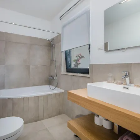 Nyaraló Exquisites Ferienhaus Mit Penthouse-dachterrasse, Whirlpool, Meerblick Novigrad Istria
