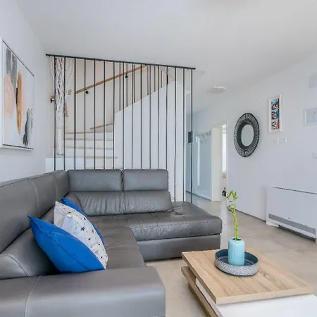 Exquisites Ferienhaus Mit Penthouse-dachterrasse, Whirlpool, Meerblick * Novigrad Istria