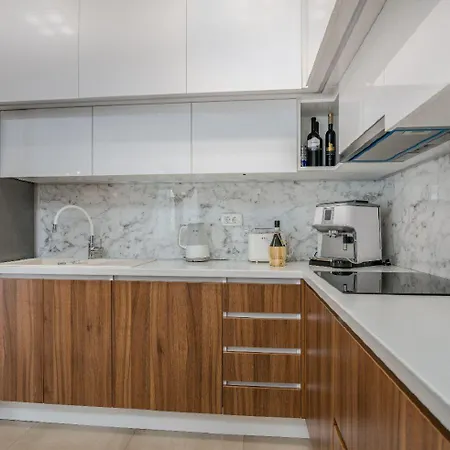Nyaraló Exquisites Ferienhaus Mit Penthouse-dachterrasse, Whirlpool, Meerblick