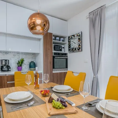 Nyaraló Exquisites Ferienhaus Mit Penthouse-dachterrasse, Whirlpool, Meerblick Novigrad Istria
