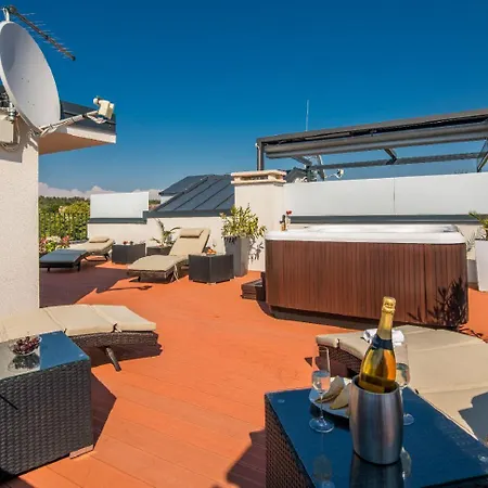 Nyaraló Exquisites Ferienhaus Mit Penthouse-dachterrasse, Whirlpool, Meerblick